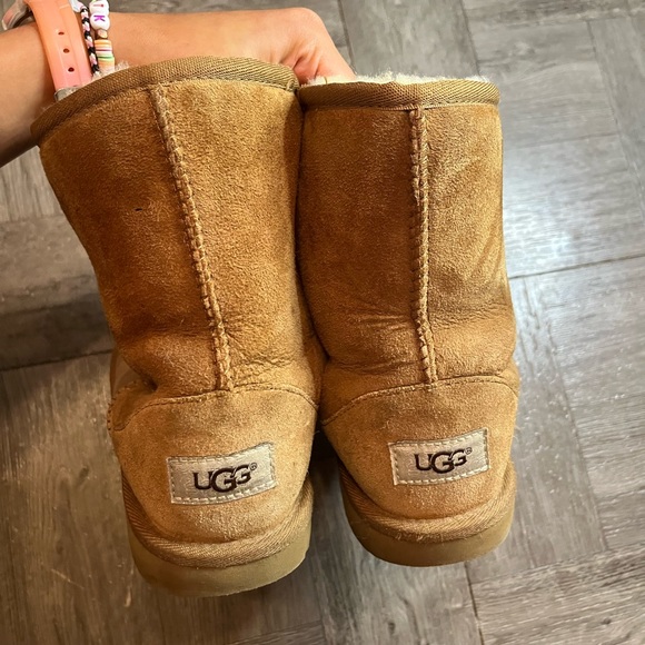 Ugg classic short in chestnut. - Picture 2 of 4